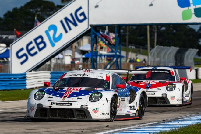 ポルシェGTチームのラストレースとなったセブリング12時間でワン・ツー・フィニッシュを達成した911号車と912号車ポルシェ911 RSR
