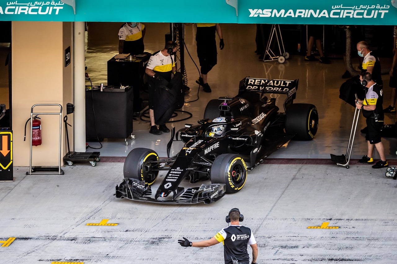 フェルナンド・アロンソがアブダビでF1テスト（ルノーR.S.18）