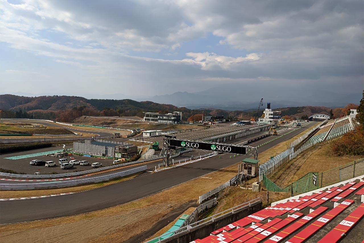 西ピット、ピットロード拡張の工事がスタートしたスポーツランドSUGO。Eパドックにメディカルセンターが作られている。