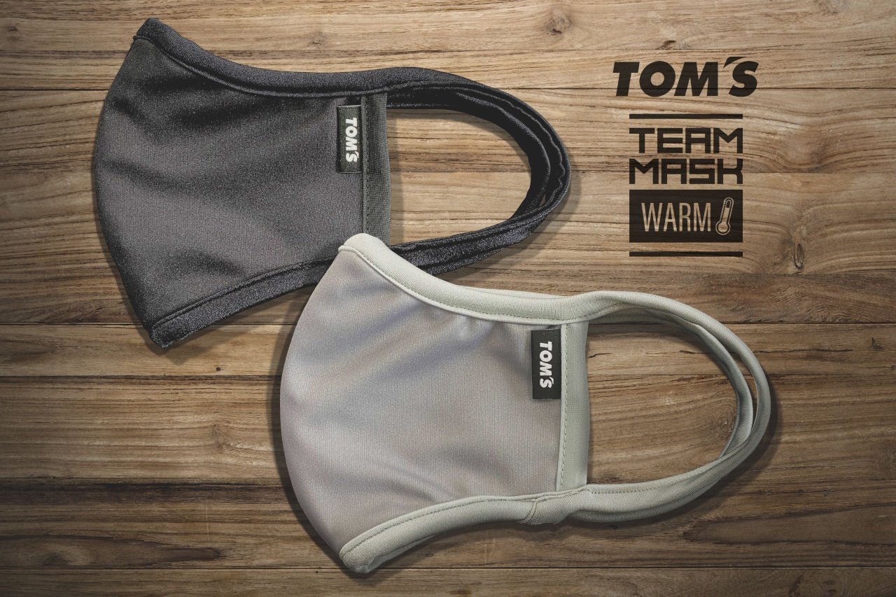 人気のブラックにグレーが加わり、2色展開となったTOM’S TEAM MASK WARM