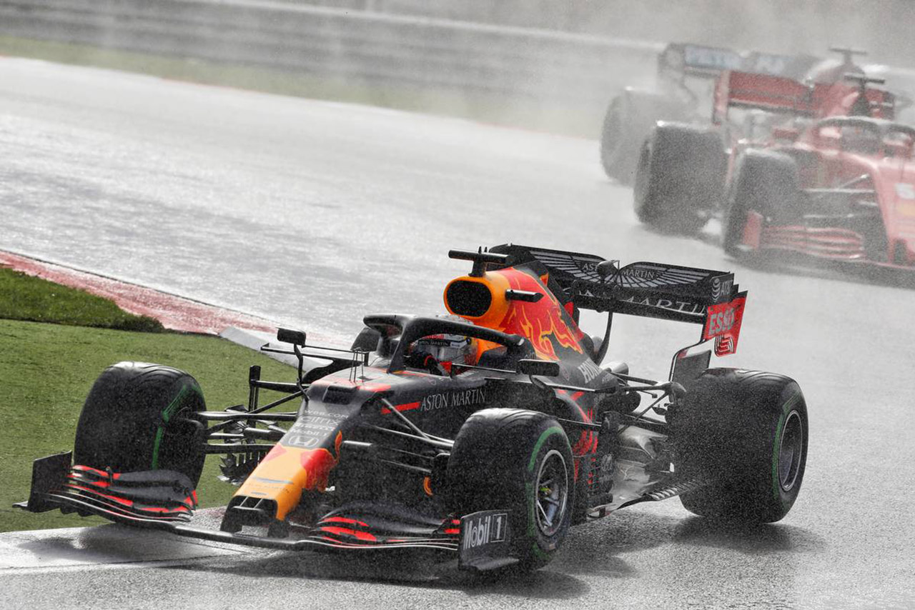 フェルスタッペンさんは序盤こそ攻めたものの、最終的に6位チェッカー