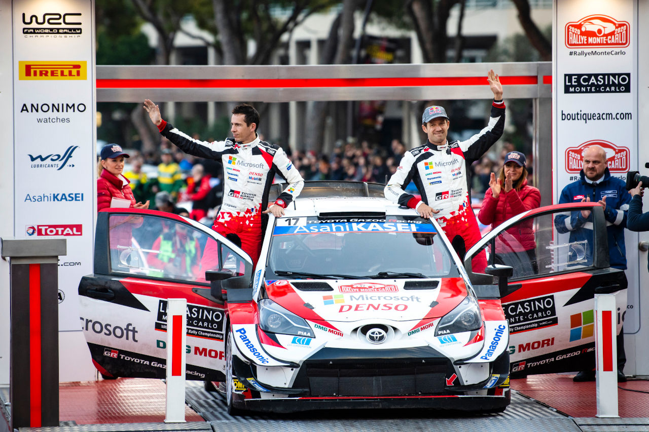 トヨタと1年契約を結び2021年までWRCに参戦することを発表したセバスチャン・オジエ（右）