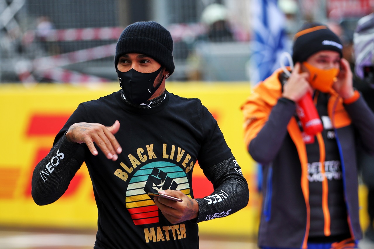 2020年F1第14戦トルコGP　『Black Lives Matter』Tシャツを着るルイス・ハミルトン（メルセデス）