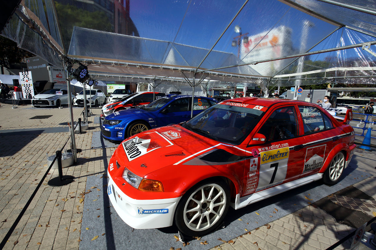 GO TO ラリージャパン2021の会場にはミツビシ、スバルのWRCカーも展示された。