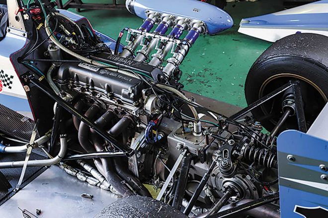 搭載されるエンジンは東名エンジンがチューンした日産SR20。これにトヨタ・レーシング・シリーズ用ミッションが組み合わされる