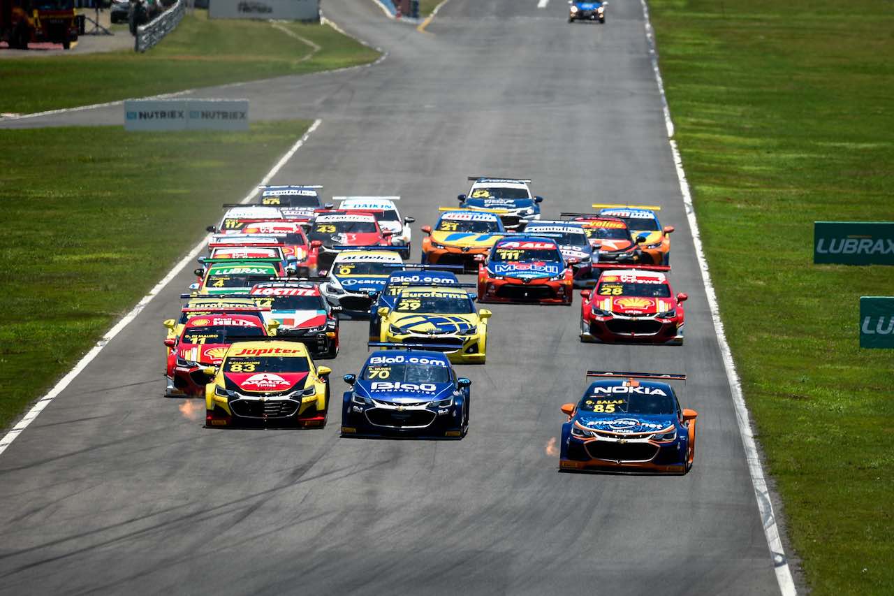 土曜レース1でポールポジションを得たのは、26歳の新鋭ギリェルメ・サラス（KTFスポーツ）