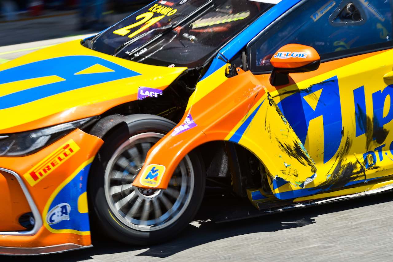 前戦2勝の選手権首位チアゴ・カミーロ（イピランガ・レーシング）だが、予選で沈みレース1オープニングではアクシデントの巻き添えに