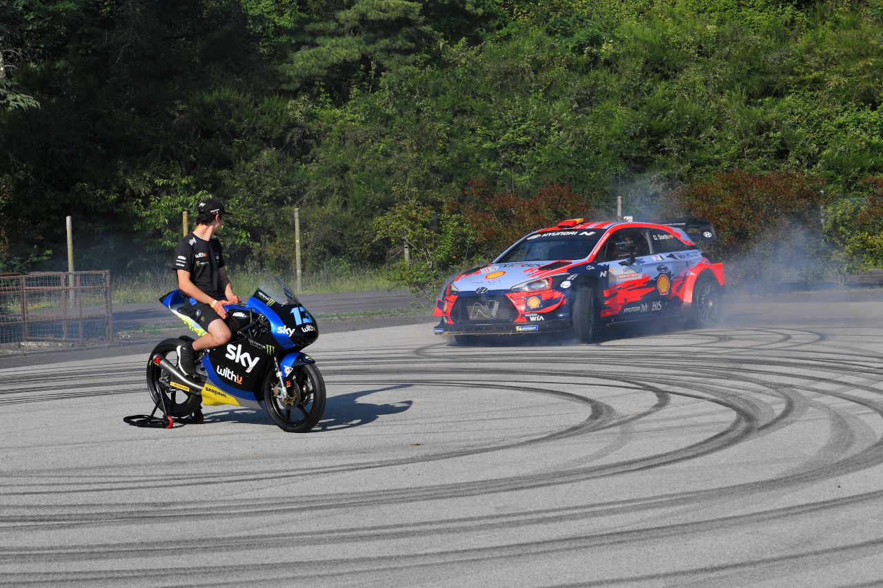 2020年6月に行われたWRC＆MotoGPクロスオーバーイベント