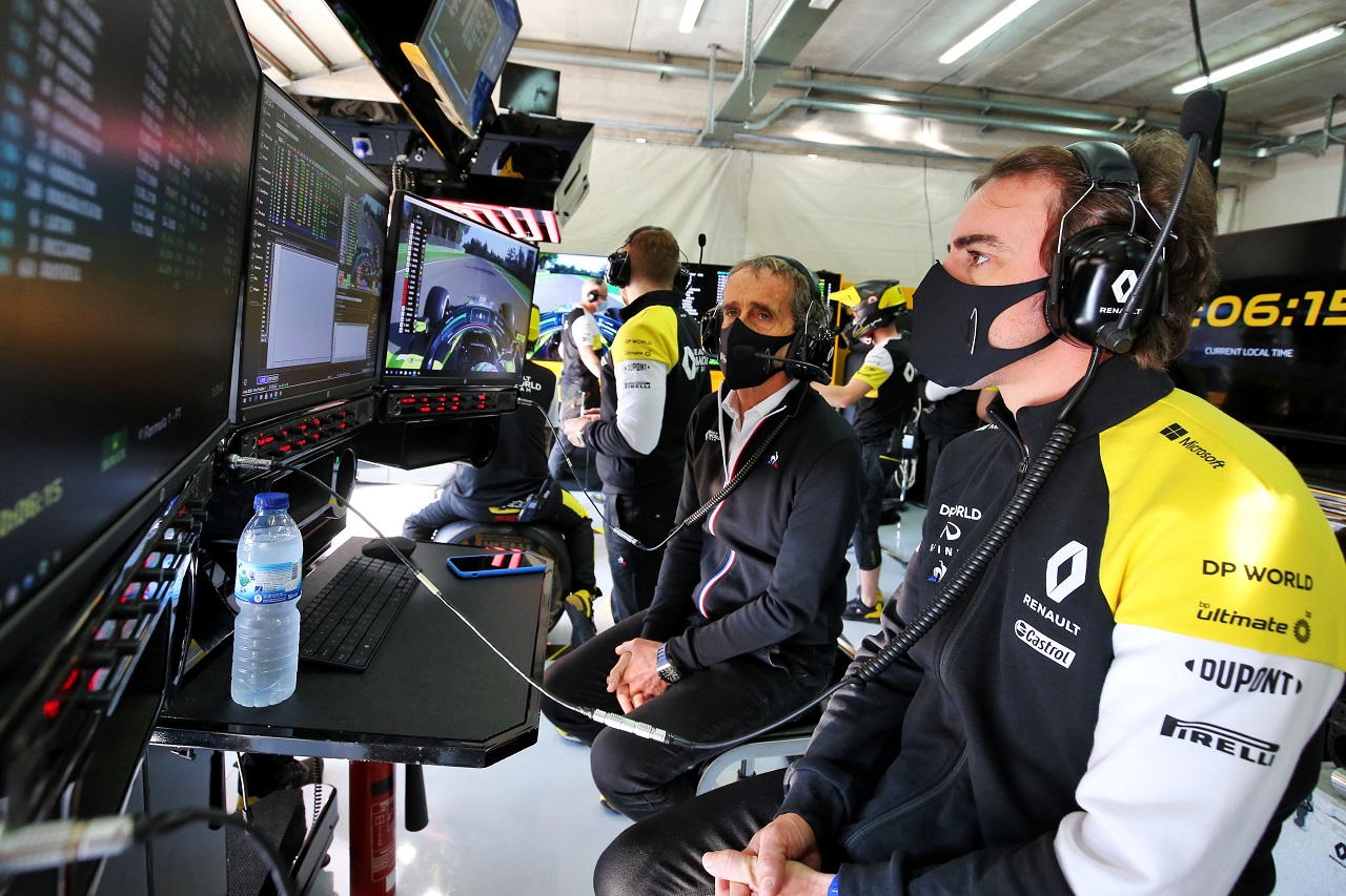 2020年F1エミリア・ロマーニャGPを訪れたフェルナンド・アロンソとルノーのノンエグゼクティブチェアマン、アラン・プロスト