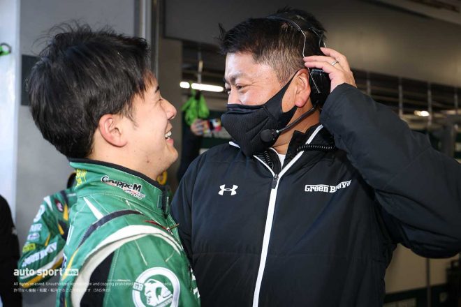平沼貴之代表と喜びを分かち合う川合孝汰（埼玉トヨペットGB GR Supra GT）