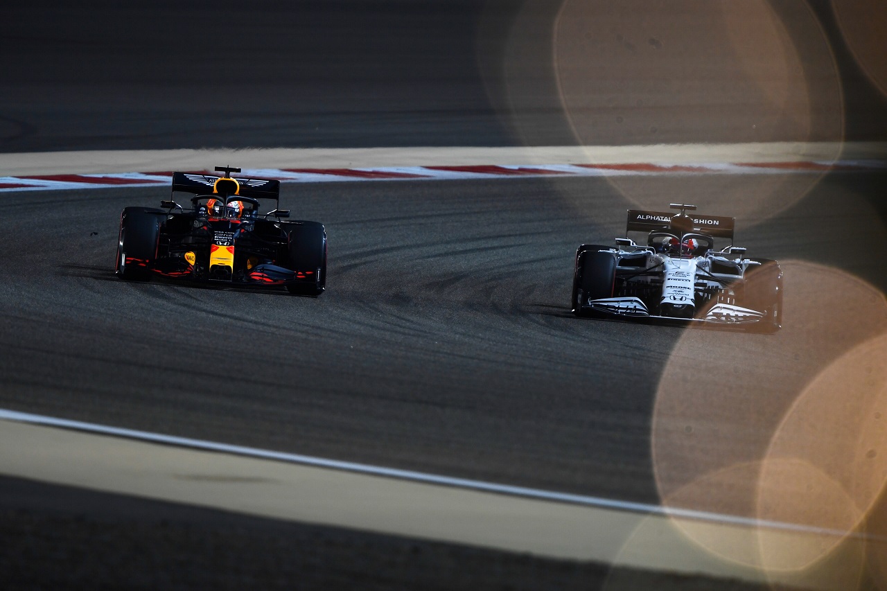 2020年F1第15戦バーレーンGP　マックス・フェルスタッペン（レッドブル・ホンダ）とダニール・クビアト（アルファタウリ・ホンダ）