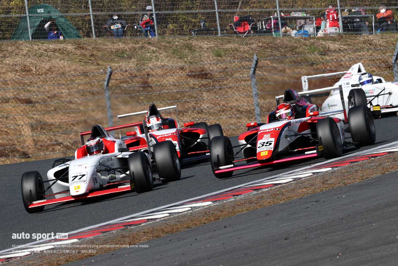 平良響（TGR-DC RS トムススピリットF4）と小川颯太（WARMTECH SkillSpeed）