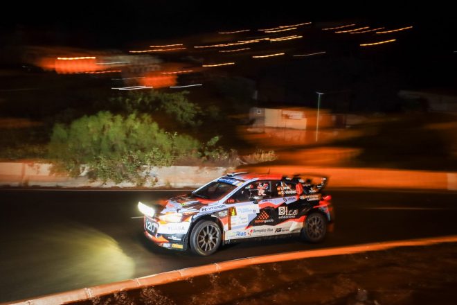 ラリー・ファフェで総合2位だったスペイン人のイバン・アレス（ヒュンダイi20 R5）が「正しいタイヤ選択でグリップを得られた」とレグ1で首位に立つ