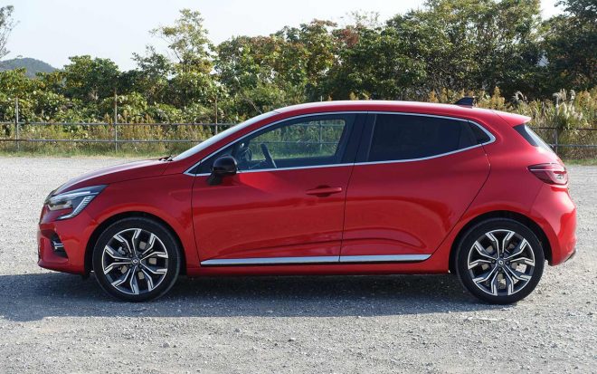 ルノー新型ルーテシアのサイドシルエット