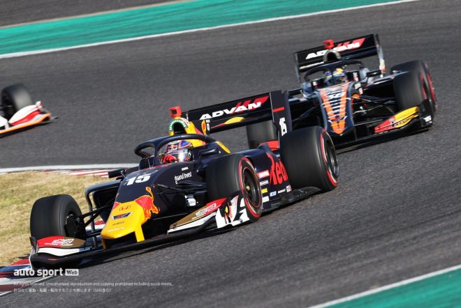 2020年スーパーフォーミュラ第5戦鈴鹿 決勝 笹原右京（TEAM MUGEN）と坪井翔（JMS P.MU/CERUMO・INGING）は序盤から白熱したバトルを展開していた。