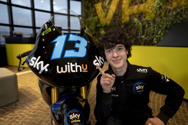 2021年に駆るマシンのカラーリングを公開したセレスティーノ・ビエッティ（スカイ・レーシング・チーム・VR46）