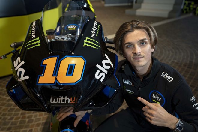 2021年に駆るドゥカティ デスモセディチGPのカラーリングを公開したルカ・マリーニ（エスポンソラーマ・レーシング）