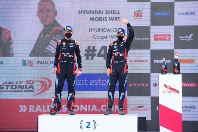 WRC第4戦エストニアで僚友オット・タナクに次ぐ2位となったクレイグ・ブリーン（右）とポール・ネイグル（左）