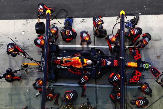 2020年F1第17戦アブダビGP　マックス・フェルスタッペン（レッドブル・ホンダ）のピットストップ