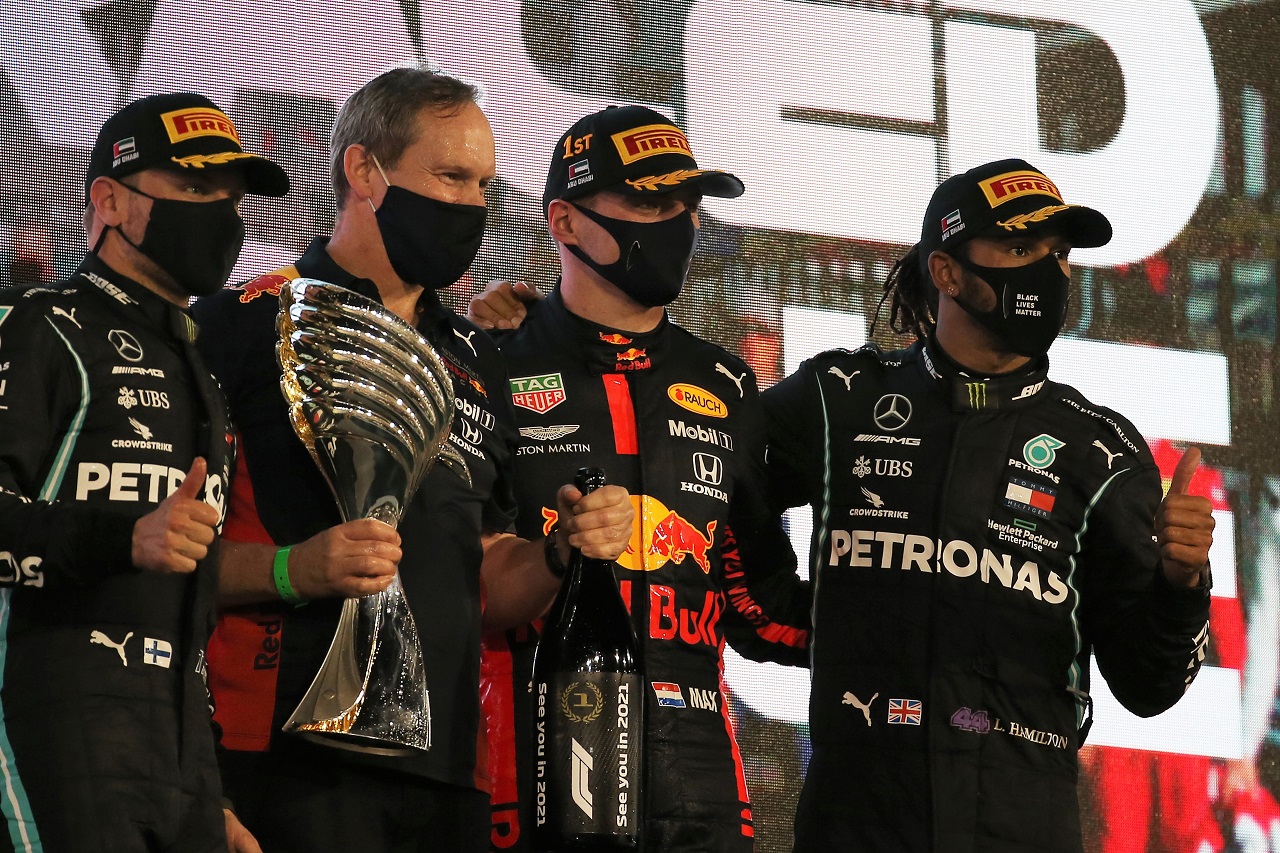 2020年F1第17戦アブダビGP表彰台　優勝マックス・フェルスタッペン（レッドブル・ホンダ）、2位バルテリ・ボッタス（メルセデス）、3位ルイス・ハミルトン（メルセデス）