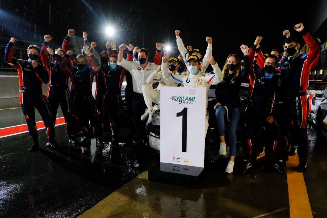 優勝を喜ぶワーケンホルスト・モータースポーツの一同