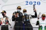 2020イタリアGTスプリントチャンピオンシップのプロ／アマクラス王者となったシモン・マン（左）とマッテオ・クレッソーニ（右）