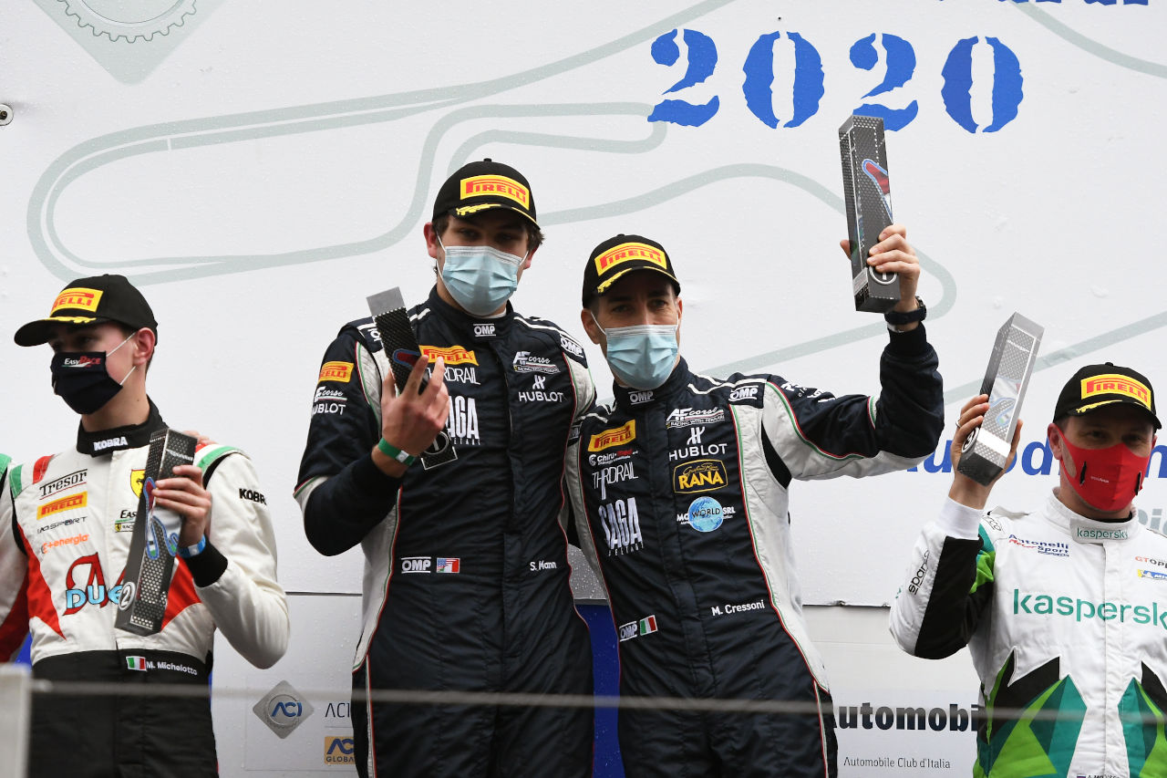 2020イタリアGTスプリントチャンピオンシップのプロ／アマクラス王者となったシモン・マン（左）とマッテオ・クレッソーニ（右）
