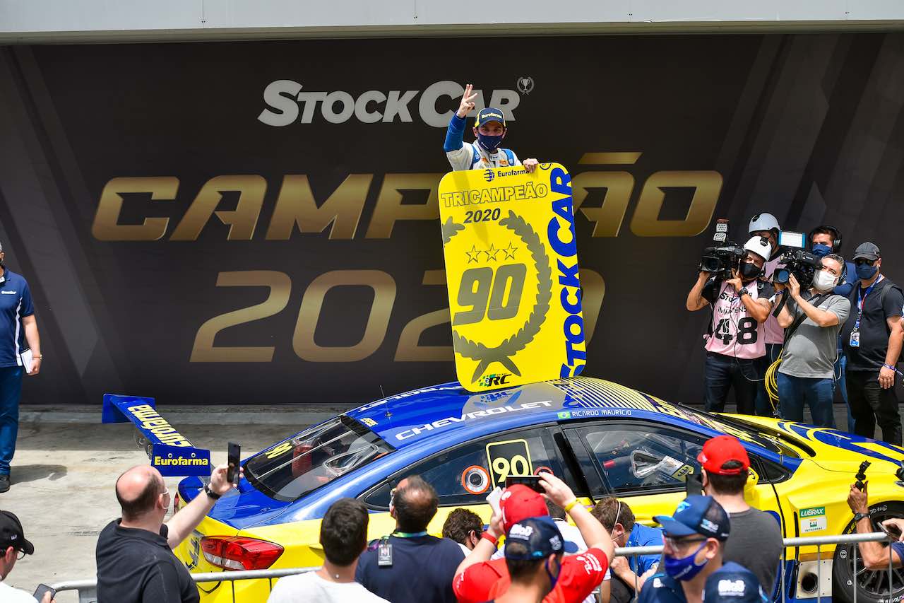 ユーロファーマ-RCのリカルド・マウリシオがポール・トゥ・ウインの完勝を飾って自身3度目のドライバーズチャンピオンを獲得した