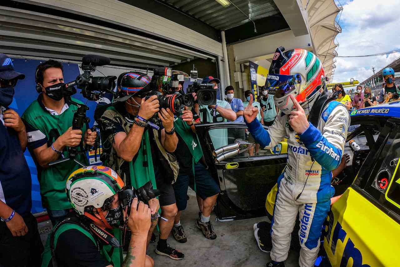 後半戦に戦闘力を増したシボレー・クルーズが予選を席巻し、リカルド・マウリシオがタイトル決戦に向け最前列を確保する