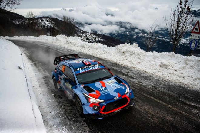 WRC2を主戦場としていたオーレ・クリスチャン・ベイビーは最終戦モンツァでヒュンダイi20クーペWRCをドライブするもクラッシュを喫した。