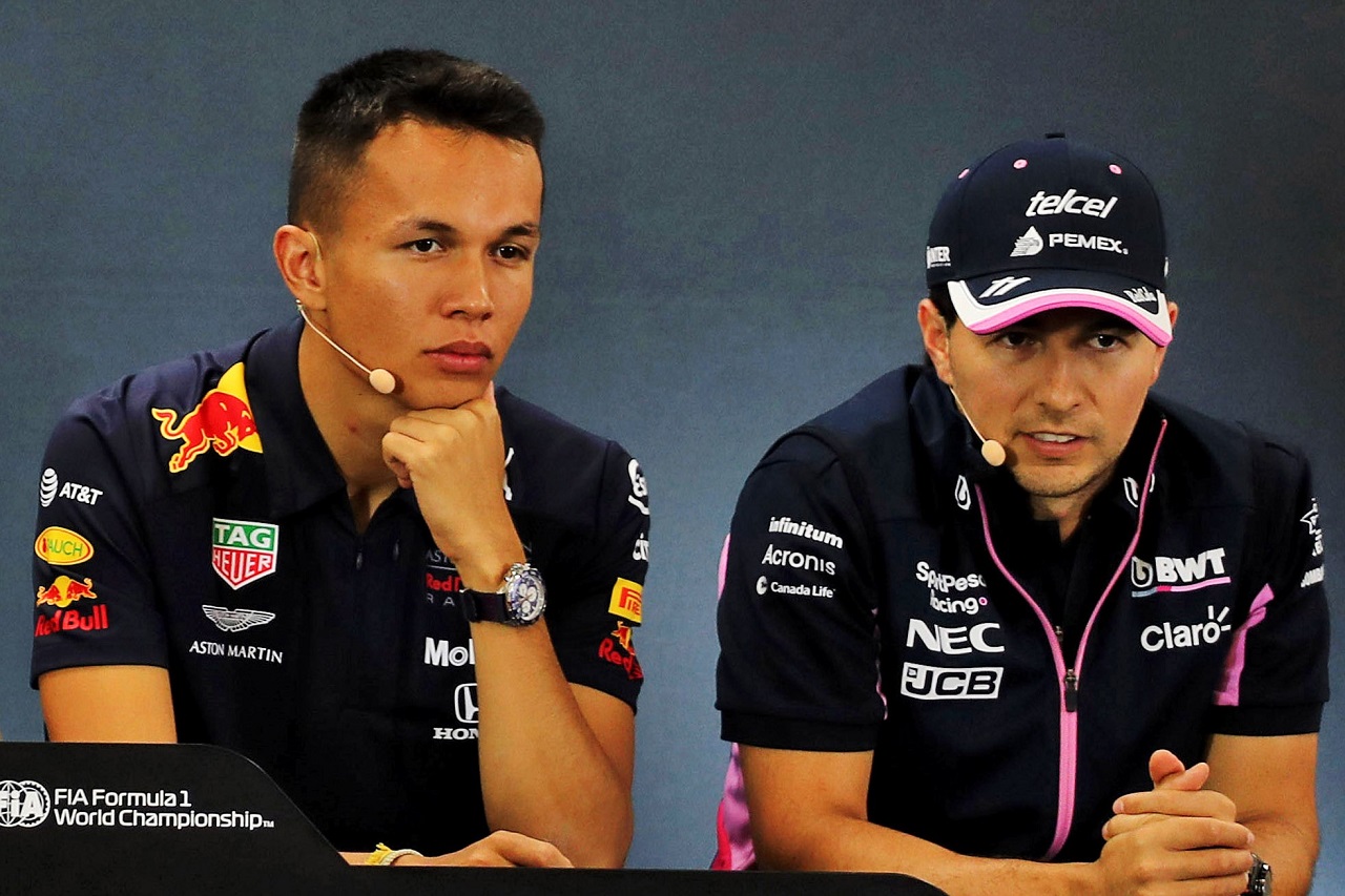 アレクサンダー・アルボン（レッドブル・ホンダ）とセルジオ・ペレス（レーシングポイント）