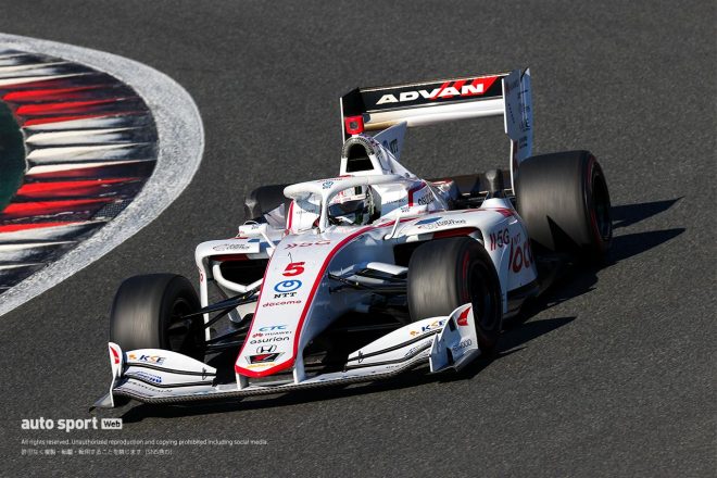 5号車をドライブした福住仁嶺（DOCOMO TEAM DANDELION RACING）