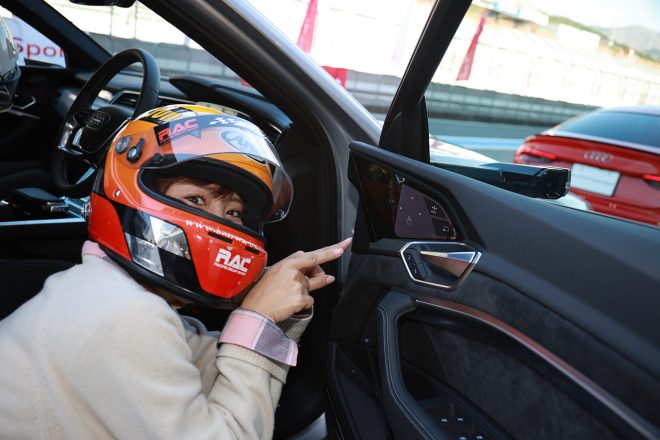 Audi e-tron Sportback様の未来感は半端ないです！　走行中も室内はとっても静かで、風と一体になって走っている気分でした。ふしぎ〜