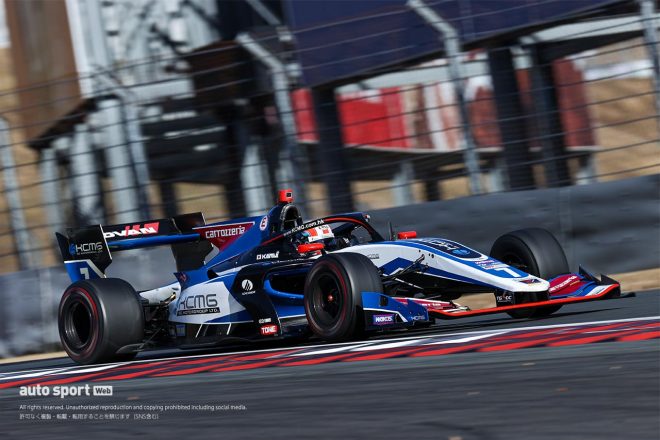 7号車をドライブする国本雄資（carrozzeria Team KCMG）