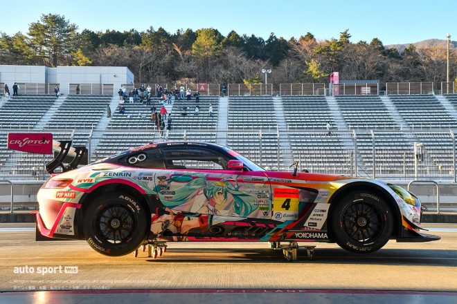 『メルセデスAMG GT3 タイムアタック チャレンジ』でのグッドスマイル 初音ミク AMG。サイドステップは2020年カラーのスペアが使われた。