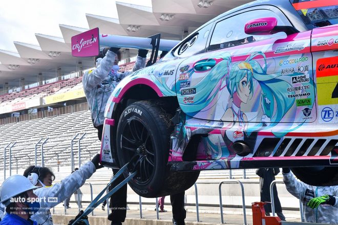 スポーツ走行でまさかのアクシデントに見舞われたグッドスマイル 初音ミク AMG