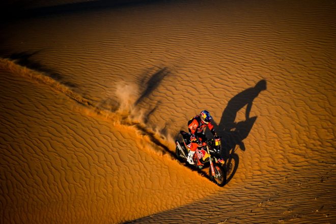 初日首位のトビー・プライス（KTM・450ファクトリー）は燃料タンクのトラブルなどで総合15番手に後退