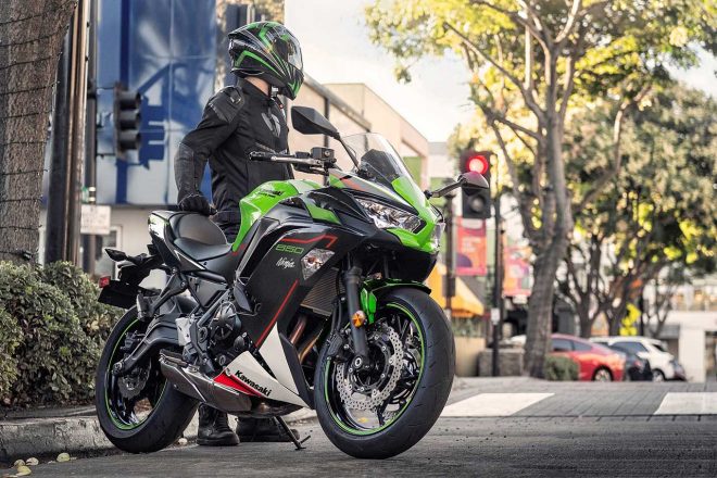 カワサキ・ニンジャ650 KRT EDITION（ライムグリーン×エボニー）