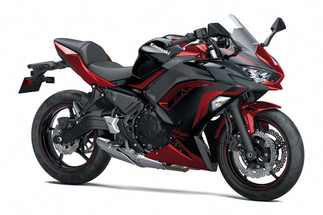 カワサキ・ニンジャ650（メタリックスパークブラック×メタリックインペリアルレッド）／右フロント