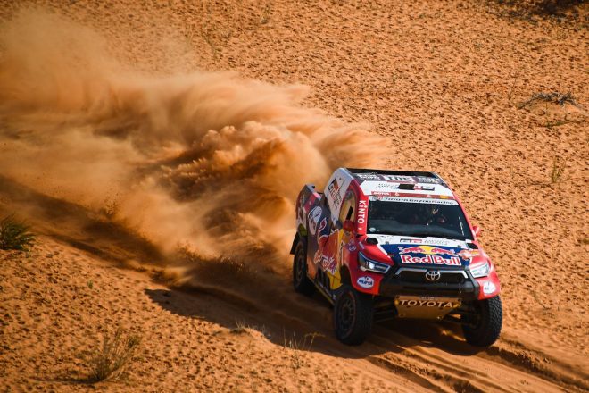 総合2番手につけるナッサー・アル-アティヤ（トヨタ・ハイラックス）