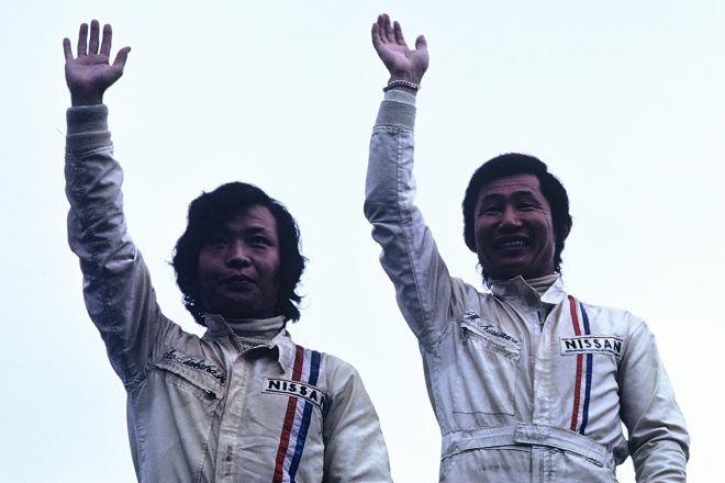 1971年富士マスターズ250kmでの高橋国光（左）、黒澤元治（右）