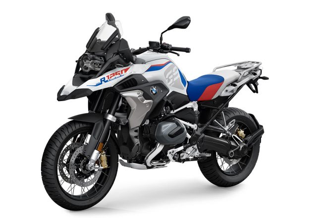 2021年モデルのBMW R1250GS（ライト・ホワイト／レーシング・ブルー・メタリック／レーシング・レッド）