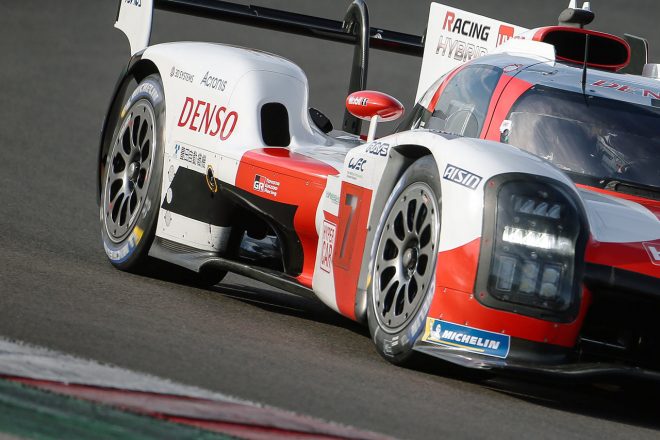 ボディサイドからリヤディフューザー上に抜ける空気の流路が確認できる