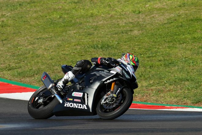 2020年12月にポルティマオで行われたブリティッシュスーパーバイク選手権（BSB）のシェイクダウンテストに参加した水野涼（Honda Racing）