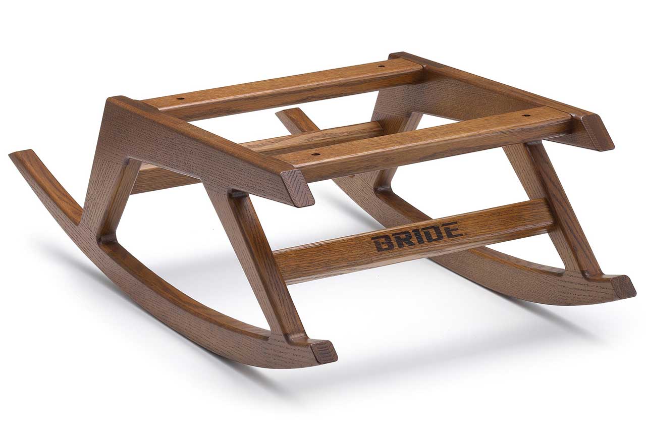 ブリッドと木工のデンが共同開発し、誕生したロッキングチェアベース『エンペラー』