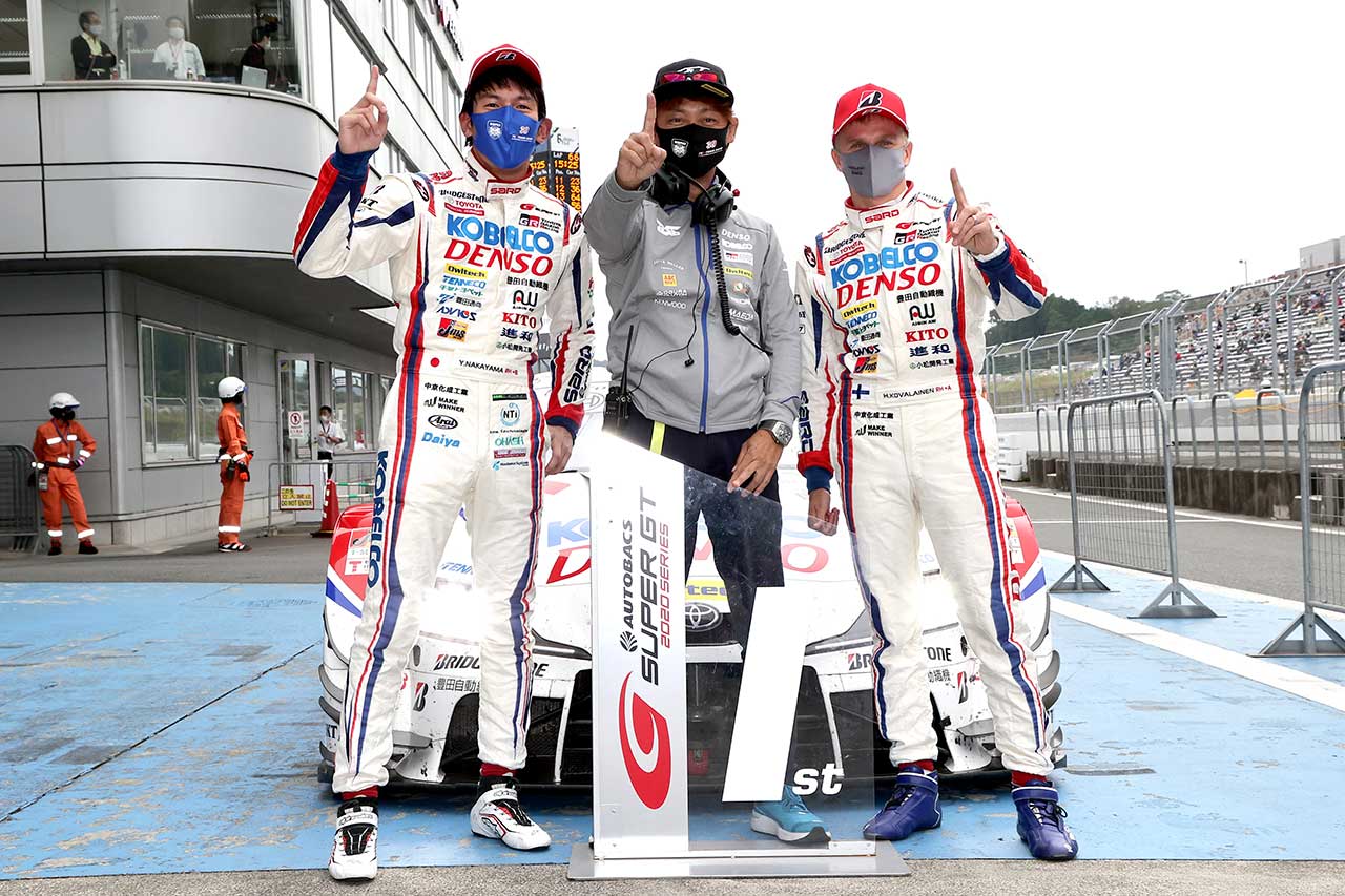 2020年スーパーGT第5戦富士で優勝を飾ったDENSO KOBELCO SARD GR Supra（中山雄一／脇阪寿一監督／ヘイキ・コバライネン）