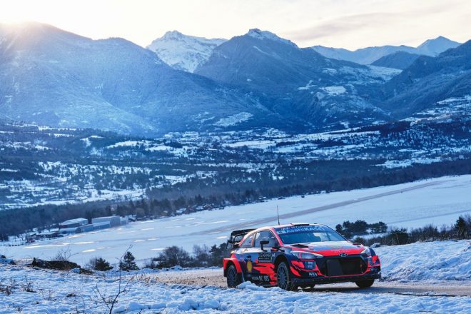 オット・タナク（ヒュンダイi20クーペWRC）