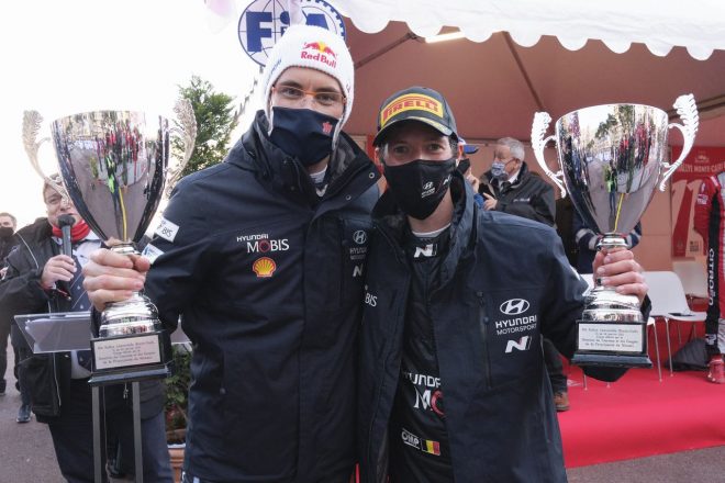 ティエリー・ヌービル（左）／マルティン・ウィダグ