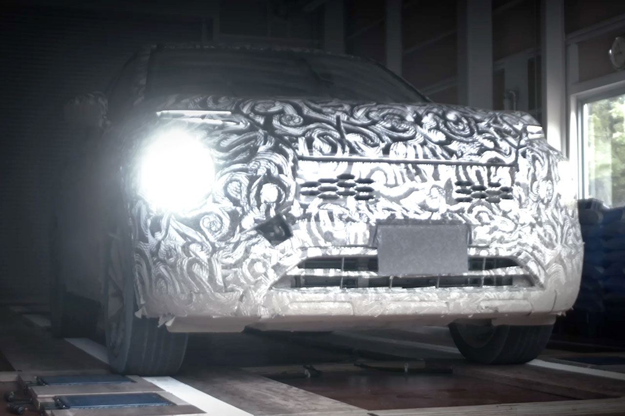 開発テストが行われる新型『ミツビシ・アウトランダー』
