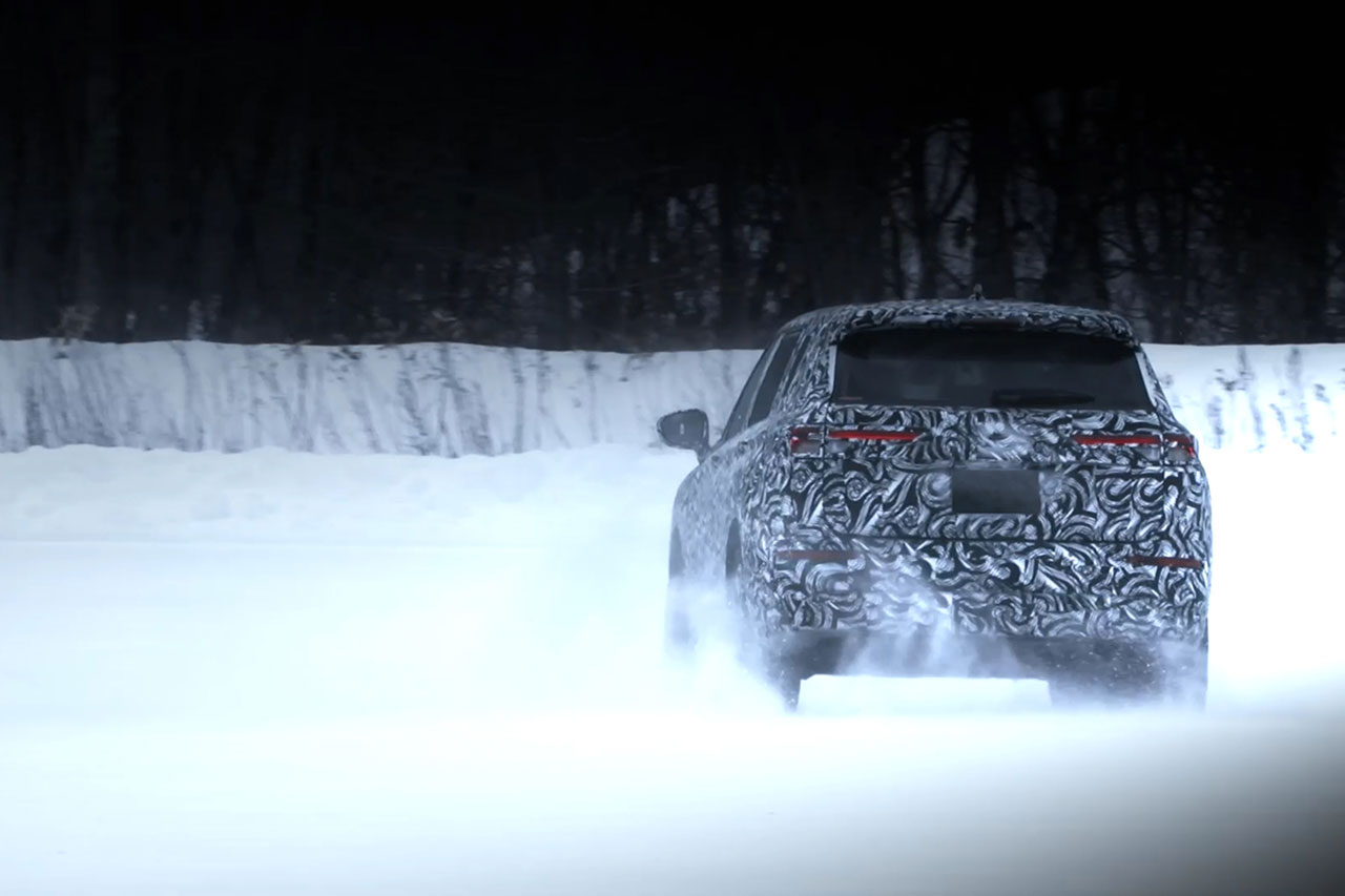 開発テストが行われる新型『ミツビシ・アウトランダー』